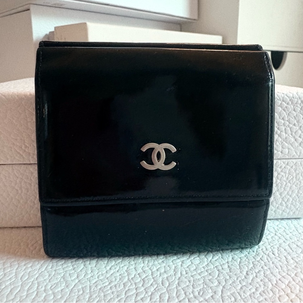 CHANEL Glossy Black Wallet with Silver Logo